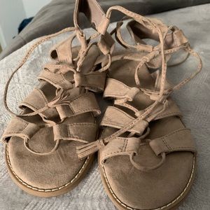 Woman’s tan Sandals
